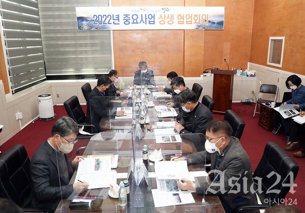 정읍시, 정읍천 일대 차별화된 시민 휴식공간 조성…벚꽃축제도 추진