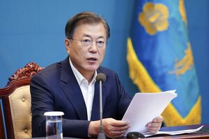 문대통령 "어떤 언론은 정당 같아…특종경쟁·받아쓰기에 신뢰 손상"