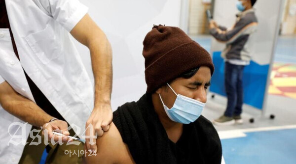 美CDC "백신 접종자, 코로나 감염자에 노출되도 격리 필요 없어"