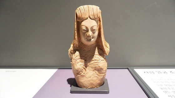 국립중앙박물관, 촉각 전시…'손으로 보는 세계문화' 공개