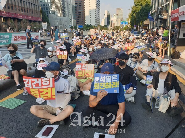 뜨거운 태양 아래