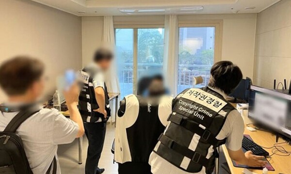 웹소설·웹툰 불법 유통의 최후통첩: '아지툰' 운영자 검거와 불법 OTT 사이트 근절의 난제