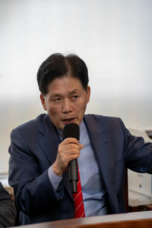 [이재명의 시대]김진 “보수는 정상국가를 지켜야 한다…‘석두증’ 도려내지 못하면 미래 없다”