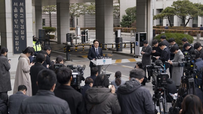 행정의 새장: 관료주의는 어떻게 황새를 두 번 죽였나