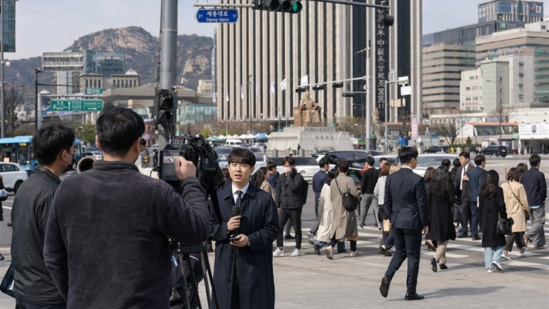 ‘물가 통제 상실’ 비판에 칼 뺀 정부, 밀가루·설탕·마트 전방위 조사