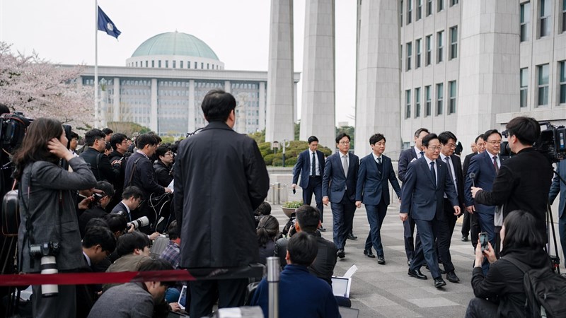 울산 화력발전소 붕괴, 계단 없는 철탑에 남겨진 노동자들
