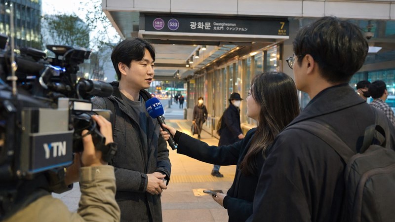 “배우 이순재의 마지막 분장실, 늙어 가는 노동의 얼굴을 비추다”
